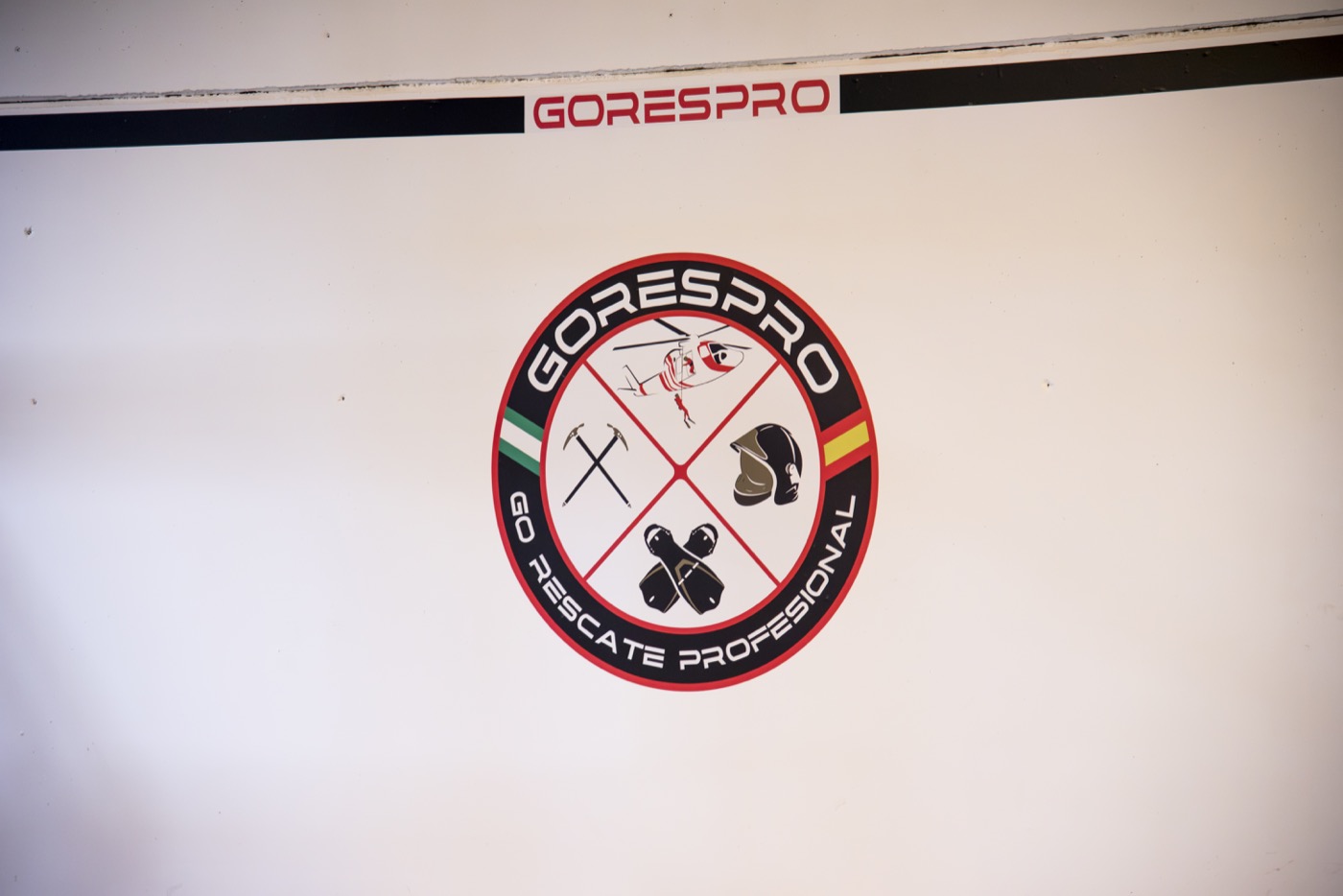 Zona de equipamiento técnico, botellas y trajes en GORESPRO